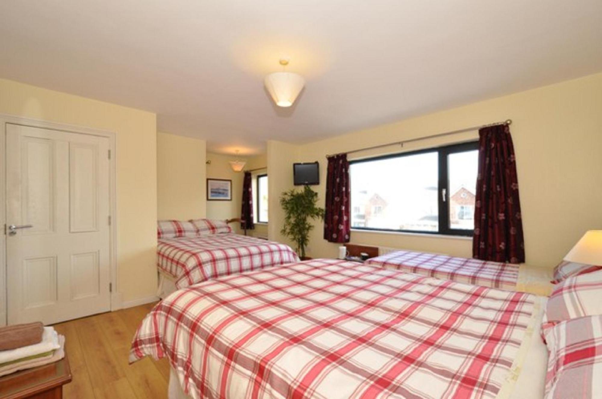 גלוואיי Lynfield Guest House מראה חיצוני תמונה